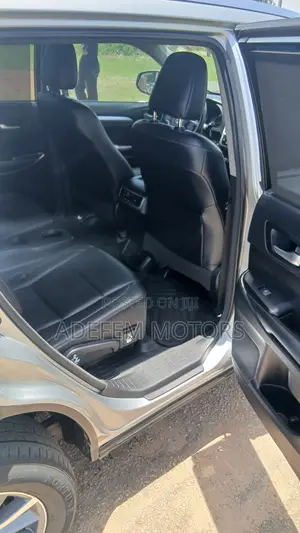 Toyota Highlander XLE 4x2 V6 (3.5L 6cyl 8A) 2017 Silver