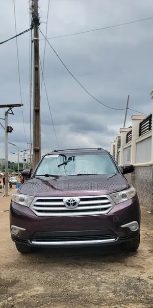 Toyota Highlander 3.5L 4WD 2013 Maroon