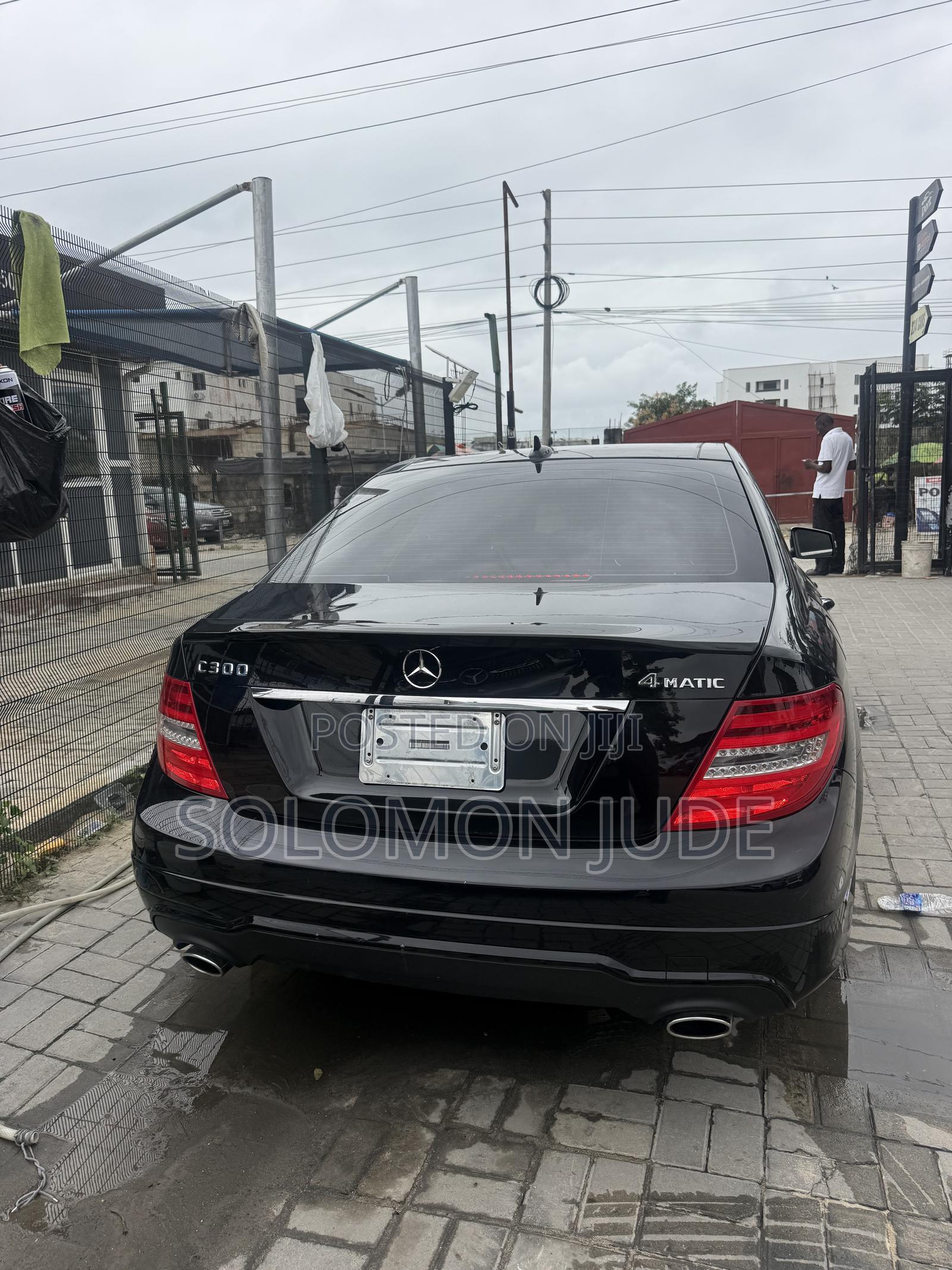 Mercedes-Benz C300 2014 Black