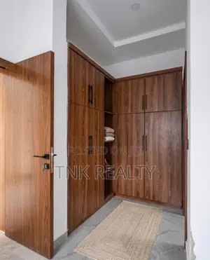 Furnished 3bdrm Duplex in Apo District for rent