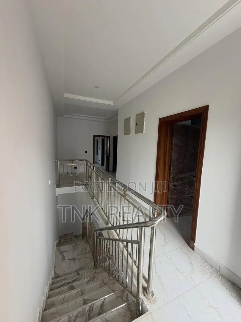 Furnished 3bdrm Duplex in Apo District for rent