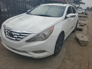 Hyundai Sonata Limited Sedan FWD (2.4L 4cyl 6A) 2013 White