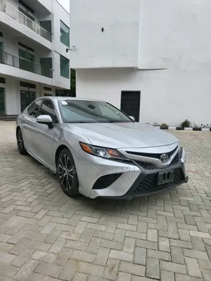 Toyota Camry 2018 Silver