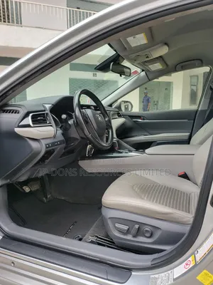 Toyota Camry 2018 Silver