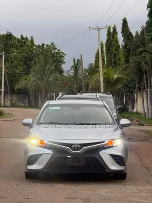 Toyota Camry SE (2.5L 4cyl 8A) 2019 Silver