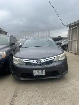 Toyota Camry LE 4dr Sedan (2.5L 4cyl 6A) 2014 Gray
