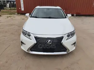Lexus ES 2013 White