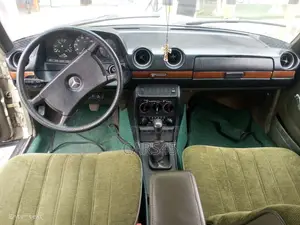 Mercedes-Benz 230E 1991 Green