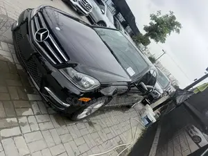 Mercedes-Benz C300 2014 Black