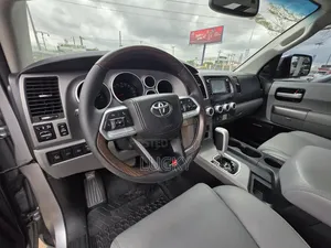 Toyota Sequoia 2014 Silver