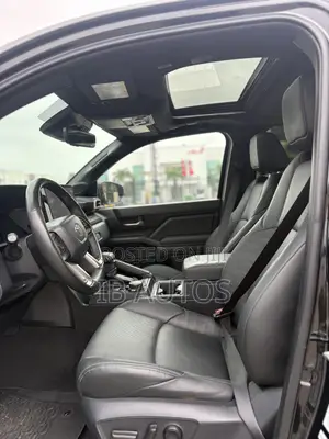 Toyota Tacoma SR5 Double Cab 5' Bed AT 2024 Black