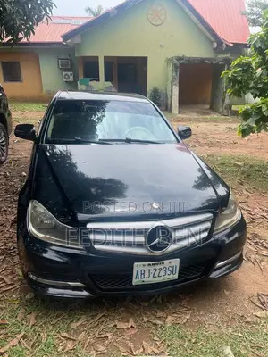 Mercedes-Benz C300 Luxury Sedan RWD (3.0L 6cyl 7A) 2010 Black