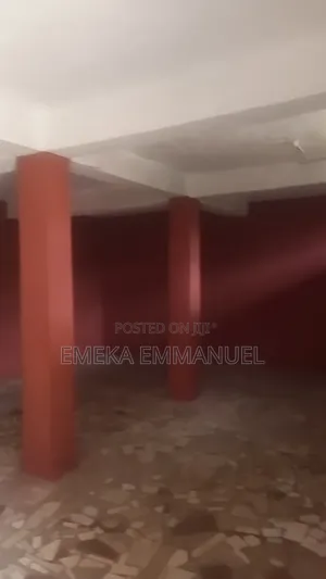Ware House to Let at Obunagu