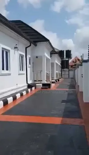 6bdrm Block of Flats in Benin City for sale