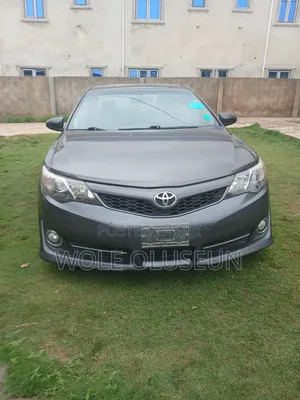 Toyota Camry SE 4dr Sedan (2.5L 4cyl 6A) 2013 Gray