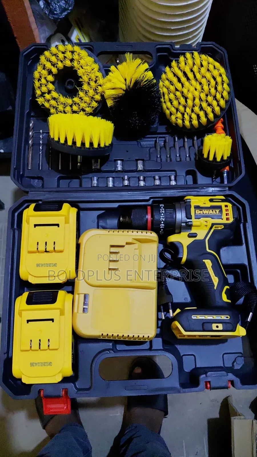 96 Volt Dewalt Brushless Drilling Machine With Scrubbing Materials