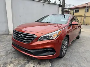 Hyundai Sonata SE 4dr Sedan (2.4L 4cyl 6A) 2015 Red