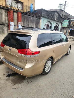 Toyota Sienna XLE 8 Passenger 2012 Gold