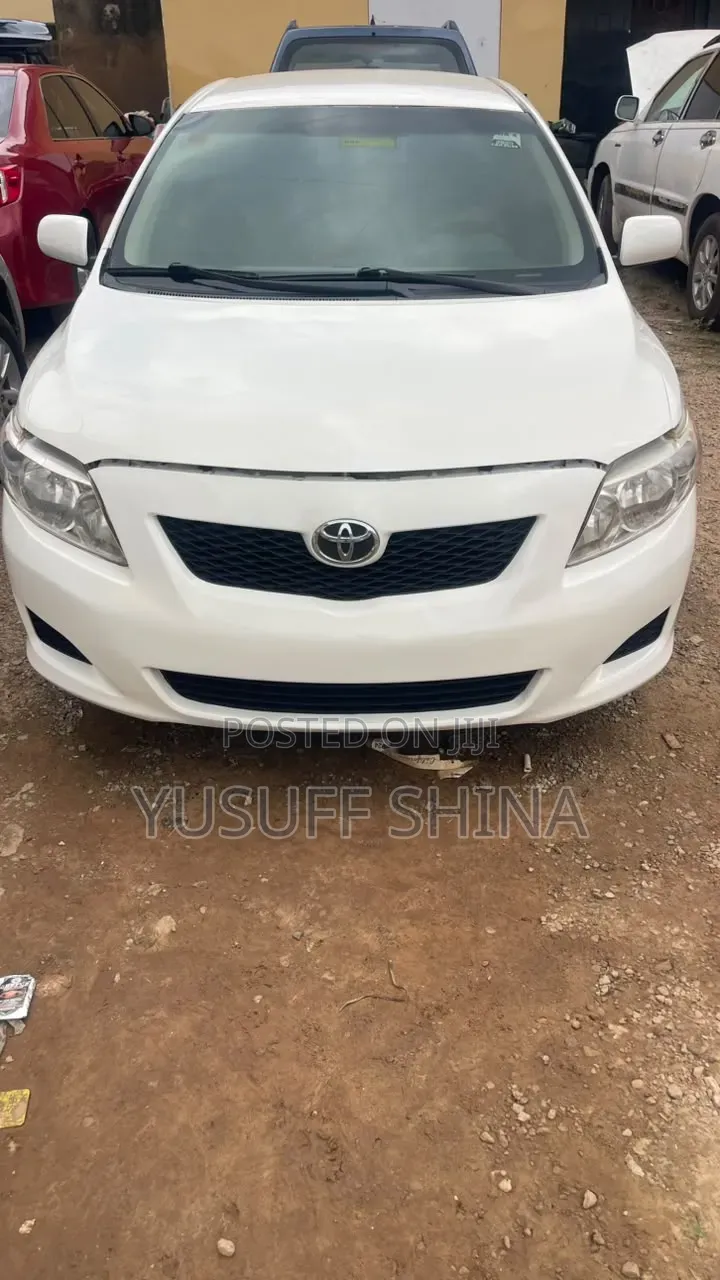 Toyota Corolla 2010 White
