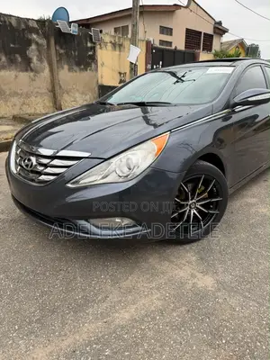 Hyundai Sonata SE 2.0T Sedan FWD (2.0L 4cyl 6A) 2013 Blue