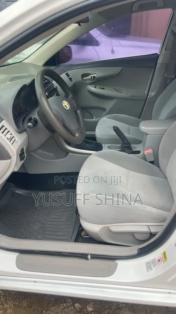 Toyota Corolla 2010 White