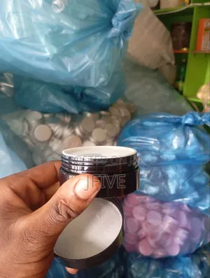 50 Cup Plastic With Gold Cover
