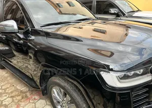 Toyota Land Cruiser LC300 2023 Black