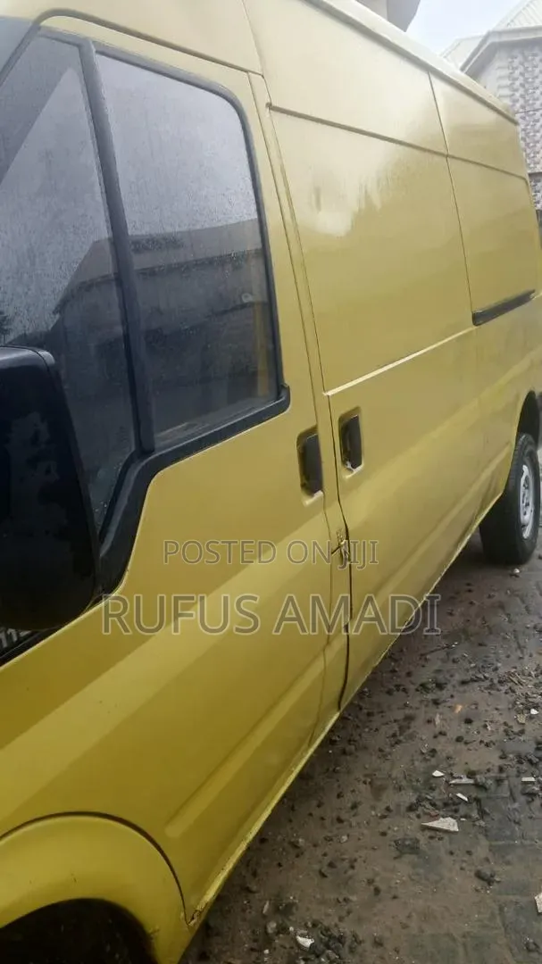 Ford Transit 2005 Yellow
