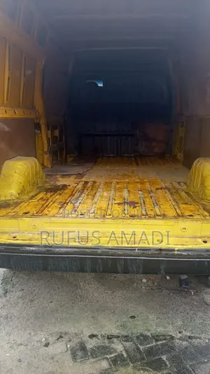 Ford Transit 2005 Yellow