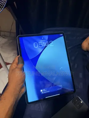 Apple iPad Pro 12.9 (2022) 128 GB Gray