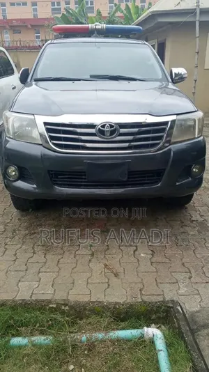 Toyota Hilux 2014 Gray