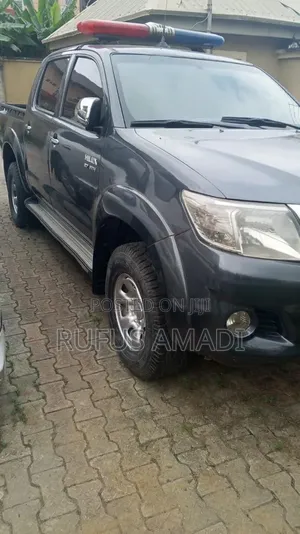 Toyota Hilux 2014 Gray