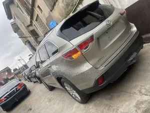 Toyota Highlander 2016 Gold