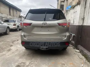 Toyota Highlander 2016 Gold