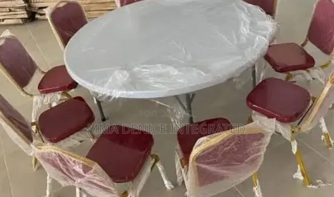 Round Banquet Table Chairs