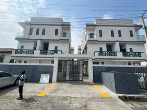 4bdrm Duplex in Lekki Phase 1 Lagos for sale