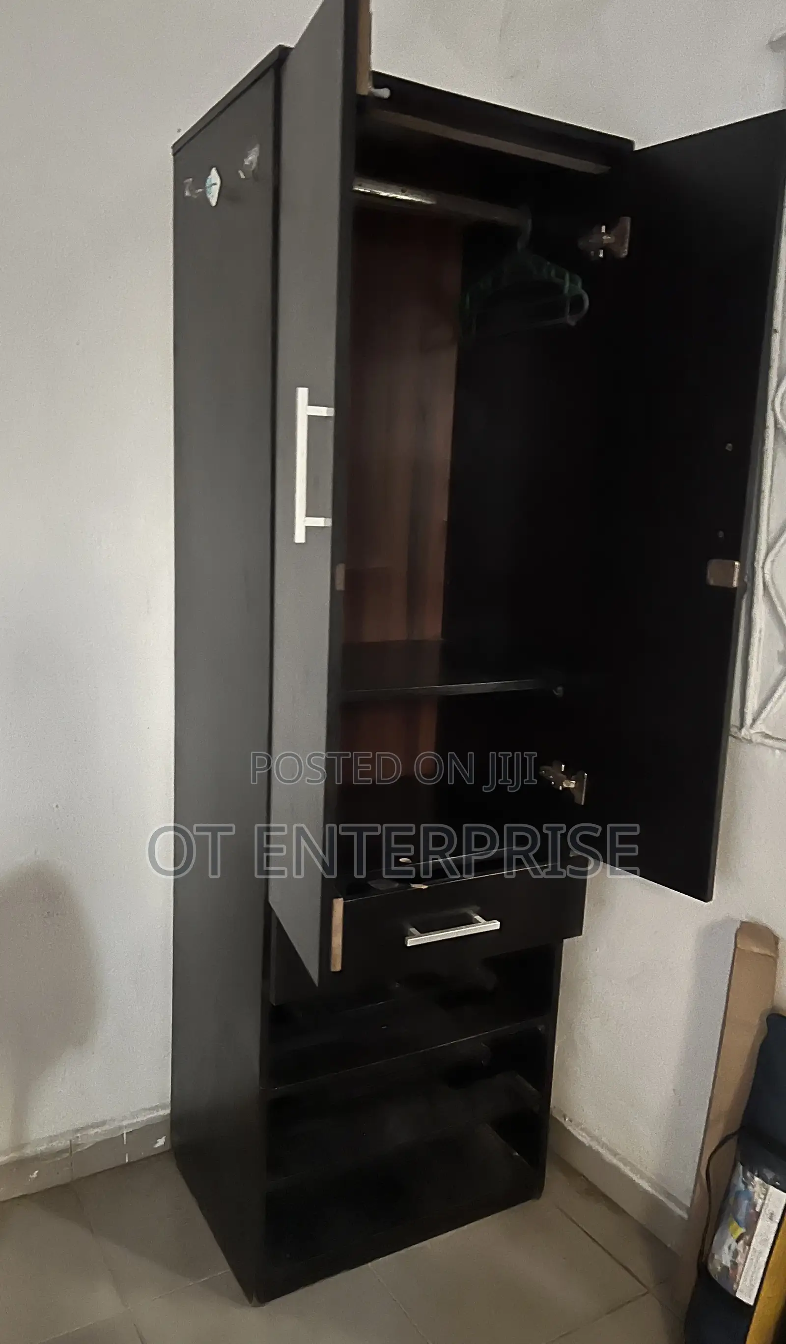 Smart Wardrobe With Shoe Rack