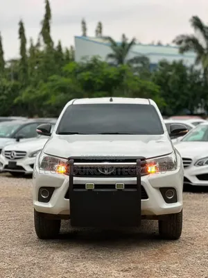 Toyota Hilux 2017 White