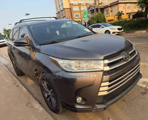 Toyota Highlander 2019 Gray