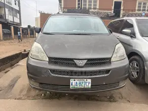 Toyota Sienna 2005 Gray