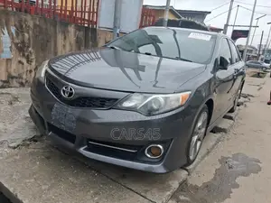 Toyota Camry SE V6 4dr Sedan (3.5L 6cyl 6A) 2013 Gray