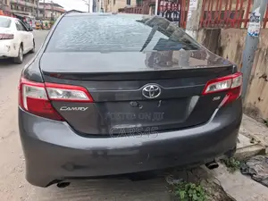 Toyota Camry SE V6 4dr Sedan (3.5L 6cyl 6A) 2013 Gray