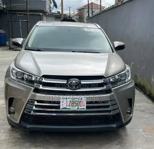 Toyota Highlander 2016 Gold