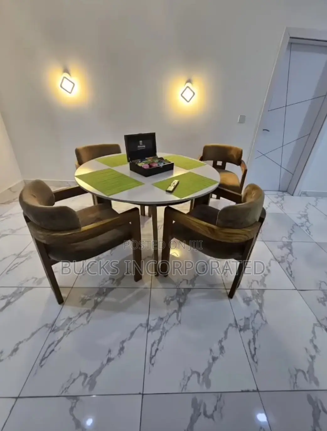 Dining Table/Chairs.