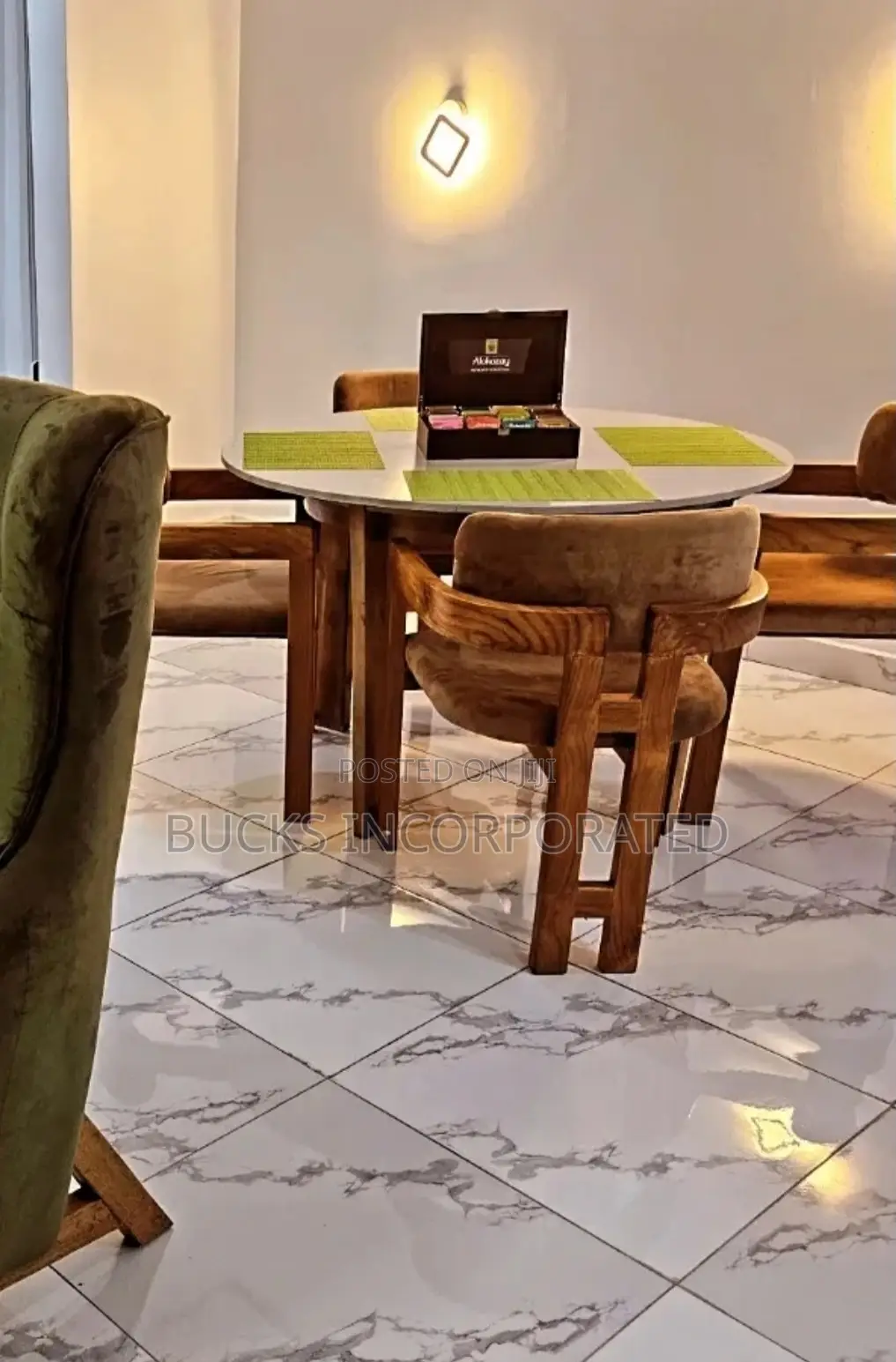 Dining Table/Chairs.