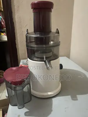 Neatly Used Gold Crest Juicer