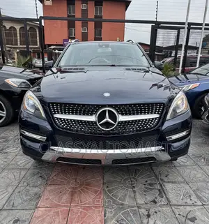 Mercedes-Benz M Class ML350 4MATIC 4dr SUV AWD (3.5L 6cyl 7A) 2015 Blue