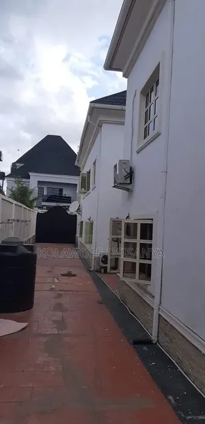 3bdrm Block of Flats in Ago Palace for sale