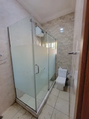 Stylish Tempered Glass Cubicle