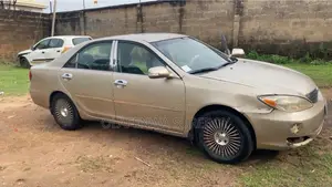 Toyota Camry XLE V6 4dr Sedan (3.0L 6cyl 5A) 2004 Gold
